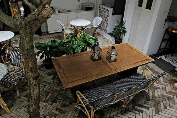 Askhara Guesthouse Surabaya Ngoại thất bức ảnh