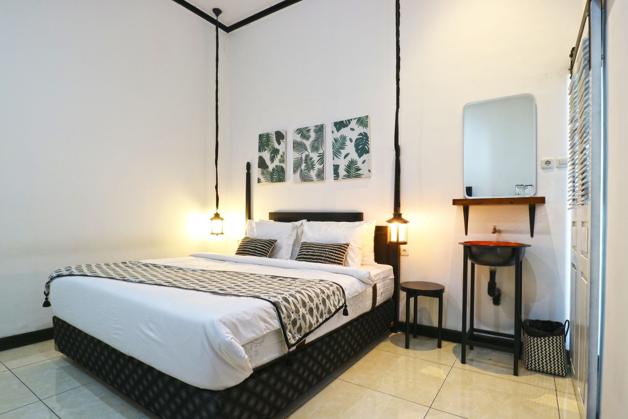 Askhara Guesthouse Surabaya Ngoại thất bức ảnh