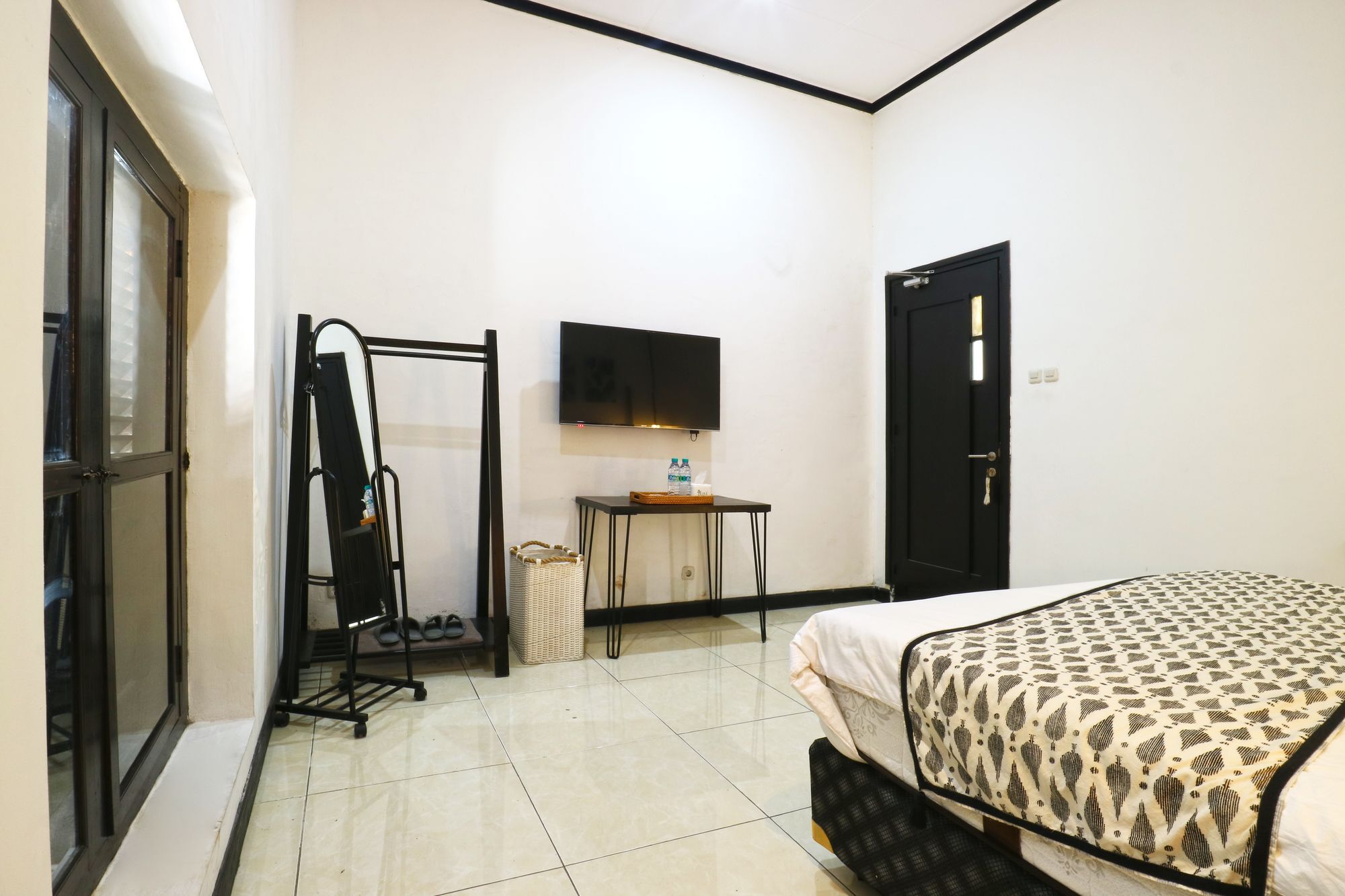 Askhara Guesthouse Surabaya Ngoại thất bức ảnh